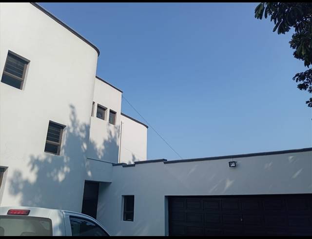 6 BEDROOM HOUSE TO LET IN LA LUCIA